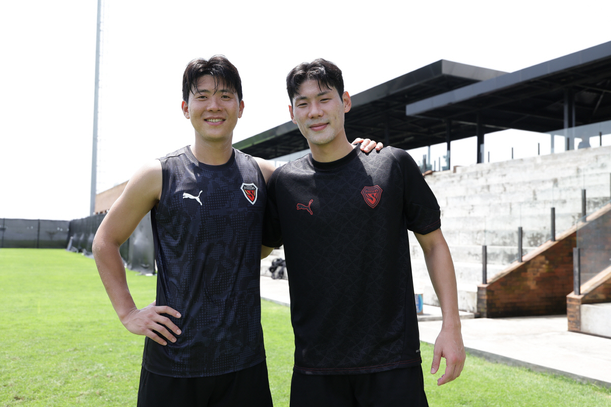 [오피셜]포항스틸러스 2026시즌 주장단 선임! "부담감보다는 책임감" …