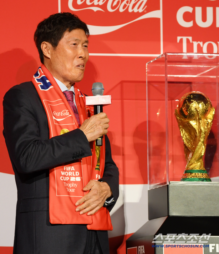 [현장인터뷰] 한국은 만질 수 없는 월드컵 트로피...차범근 여전한 열정 "아들 세대가 4강, 손자 세대는 우승했으면"