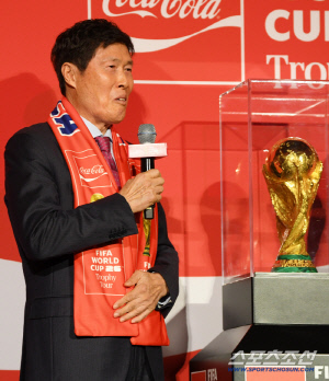 [현장인터뷰] 한국은 만질 수 없는 월드컵 트로피...차범근 여전한 열정 