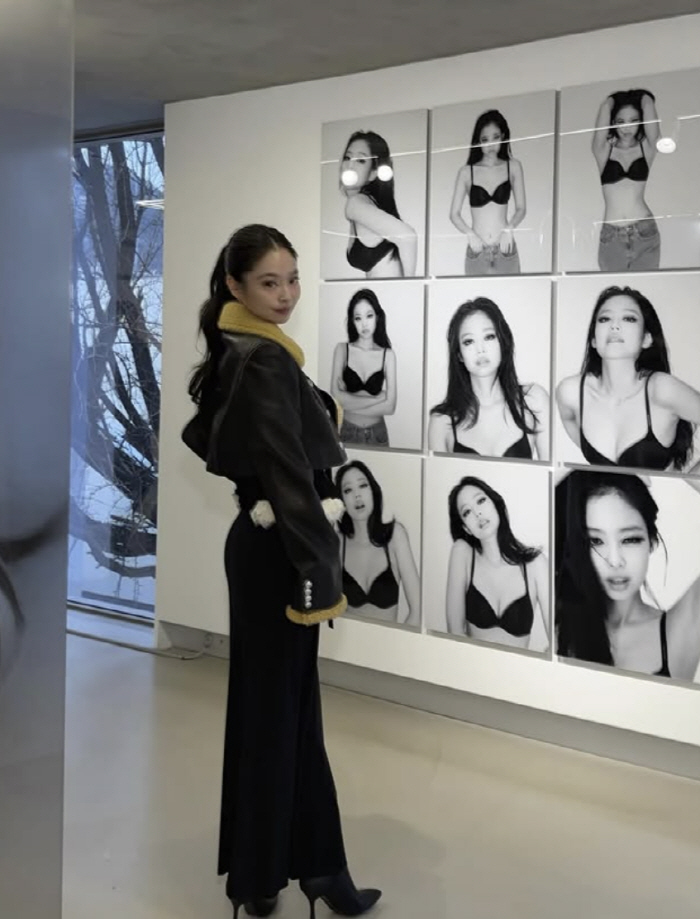 제니, 25살의 가장 빛나는 순간...생일날 '인생 첫 사진전' 직접 방…