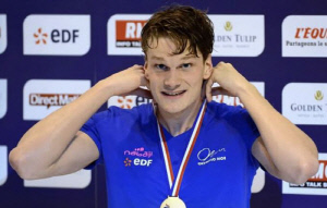 올림픽 수영 금메달리스트, 13살 소녀 성폭행 혐의 기소 '충격'