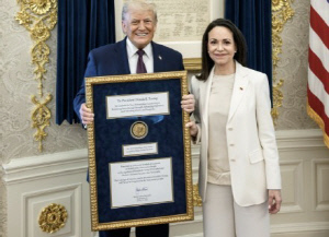 노벨상 메달 트럼프에 헌납한 마차도에 노르웨이 '부글'