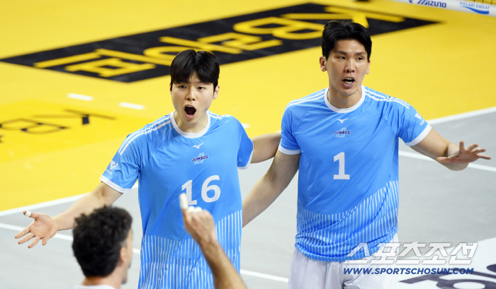 듀스 끝낸 연속 블로킹→4연패가 끝났다…"제 자신이 자랑스러웠어요"