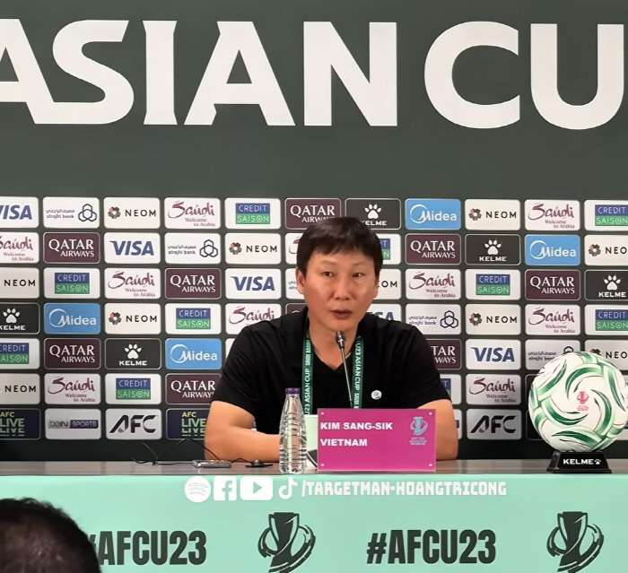 '다크 마법사'의 4강 매직→"AGAIN 2018" 후끈 달아오른 베트남…