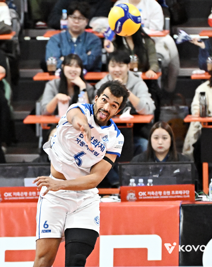 아히만 막으면 OK! OK저축은행 패패승승승 대역전승! → 삼성화재 3-2 꺾고 3연승 질주