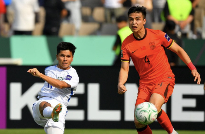 [속보]中 GK 미쳤다! 중국, '韓 제압' 우즈베키스탄 승부차기 끝 잡고 사상 첫 4강 진출