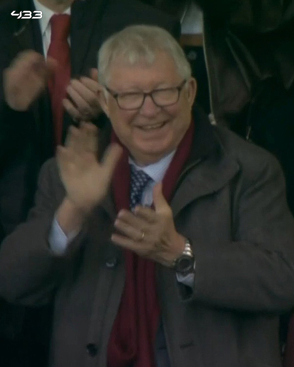 [EPL 리뷰]"소방수 캐릭 미쳤습니다" 맨체스터 더비서 2-0 데뷔승 …