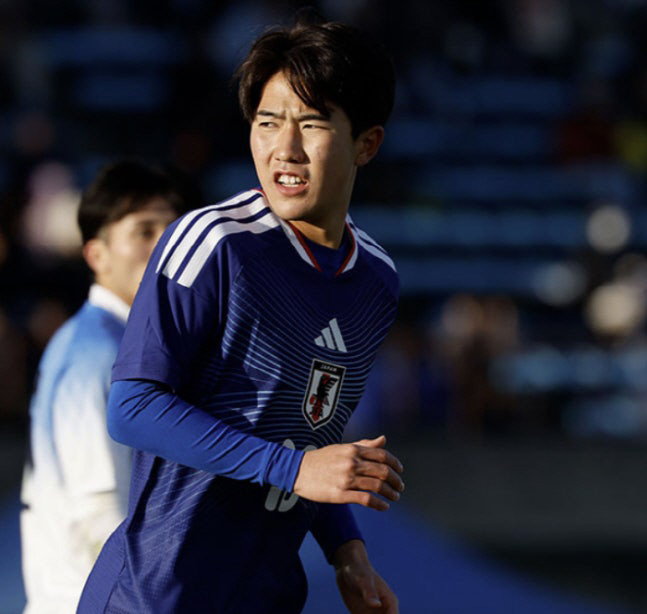 "축구 역사상 가장 기묘한 슈팅" 일본 U-23 대표팀 구한 충격 PK.…