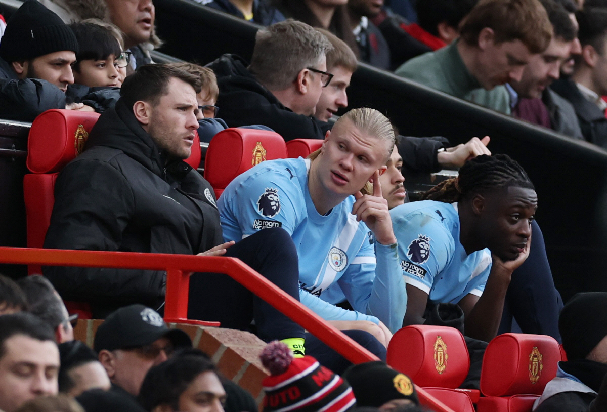 "맨유 미쳤다" 2골→3골 취소→2골대! 캐릭, '맨체스터 더비' 압도→…