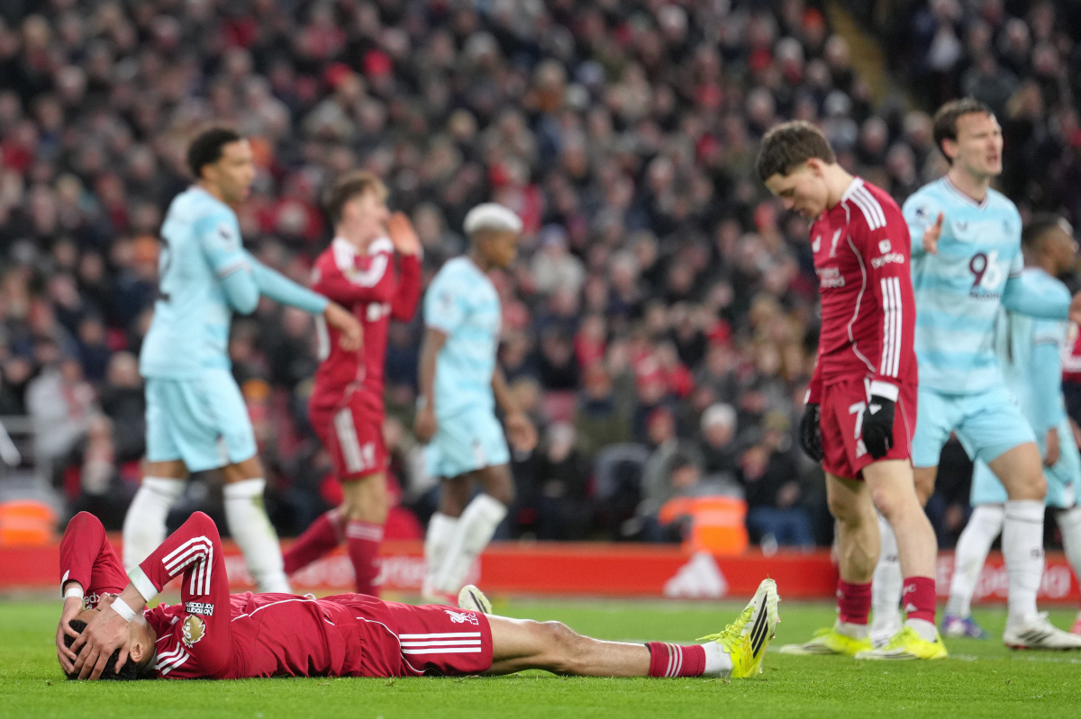 "리버풀, 당장 미키 판 더 펜을 영입해!" 안방서 번리와 1-1무→팬 …