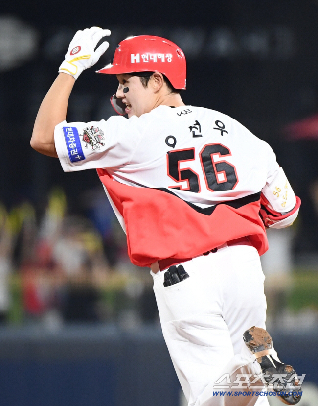 '연봉 2위 껑충' 은퇴했으면 어쩔 뻔했나…김도영 다음이라니, 특급 대우…