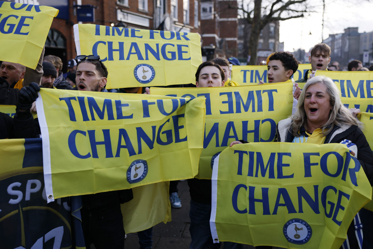 "안방서 고작 2승? 팬들 최종 판결 내렸다" 비피셜:18위 웨스트햄에 …