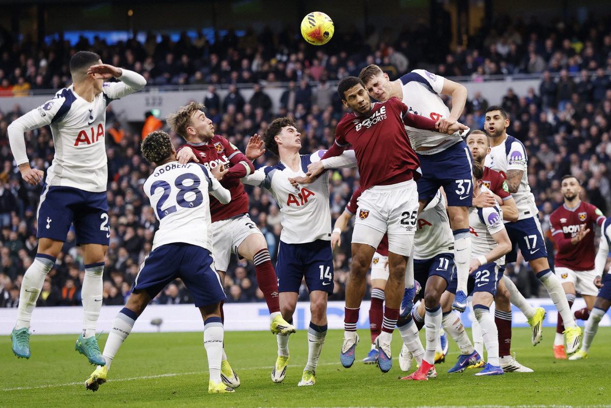 "안방서 고작 2승? 팬들 최종 판결 내렸다" 비피셜:18위 웨스트햄에 …