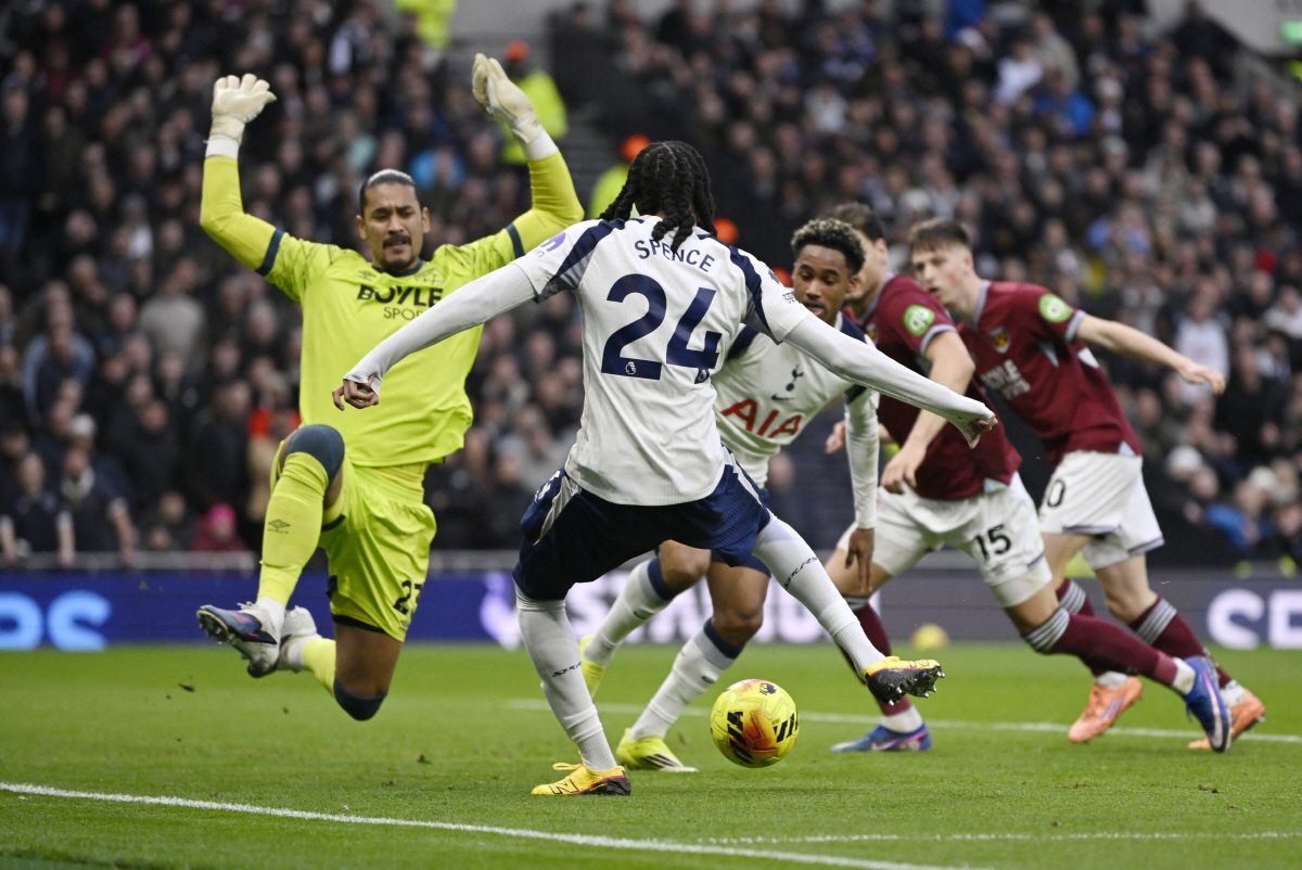 "안방서 고작 2승? 팬들 최종 판결 내렸다" 비피셜:18위 웨스트햄에 …