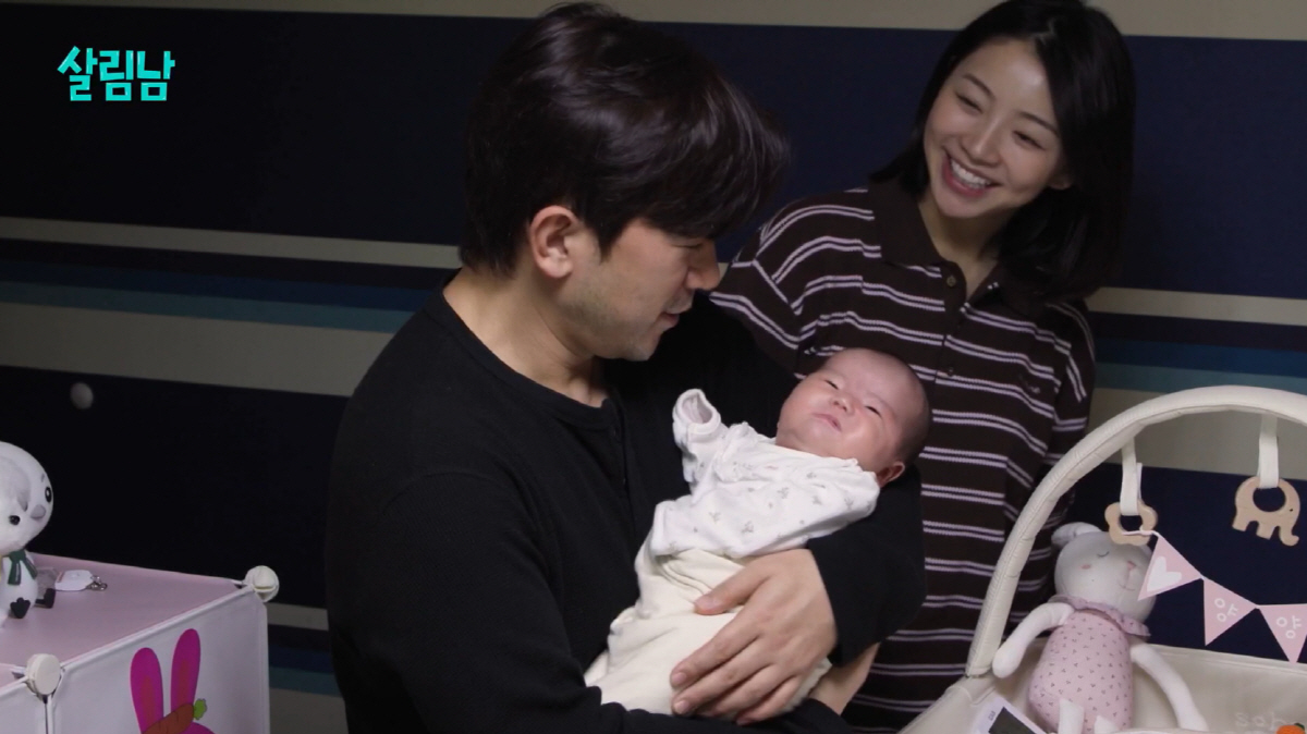 이민우, 어린시절과 닮은 생후 1개월 딸 자랑..."이름 이우주" ('살…