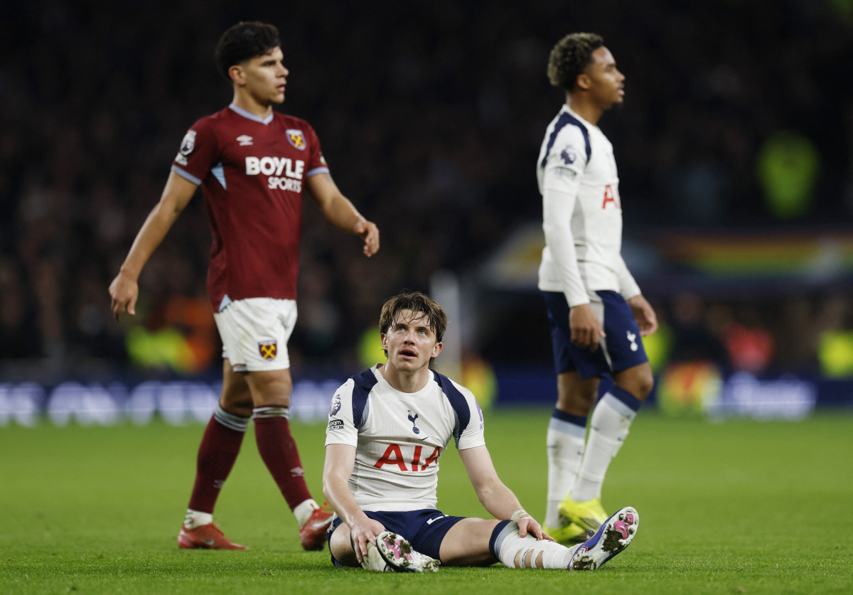 "다행히 유리몸 아니네" 손흥민 강철후배, 데뷔 1분만 아찔 충돌에도 '…