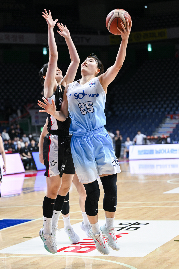 '드디어 탈출이다' 신한은행, BNK와 연장 혈투 끝에 9연패 탈출…2차연장 접전 85-79 극적인 승리