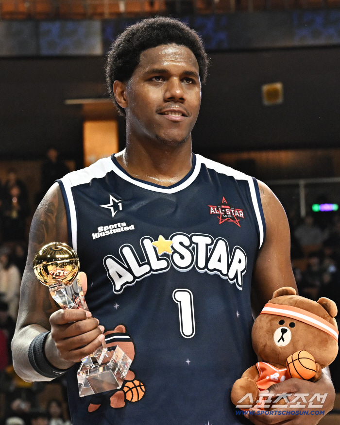 [올스타전]"별 중의 별" '아깝다 트리플 더블'→MVP 네이선 나이트 "2쿼터 감독님들 경기 최고…상금 500만원? 저축!"