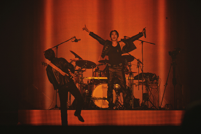 씨엔블루, 관객들과 밀당 끝에…앙코르곡은 '외톨이야'