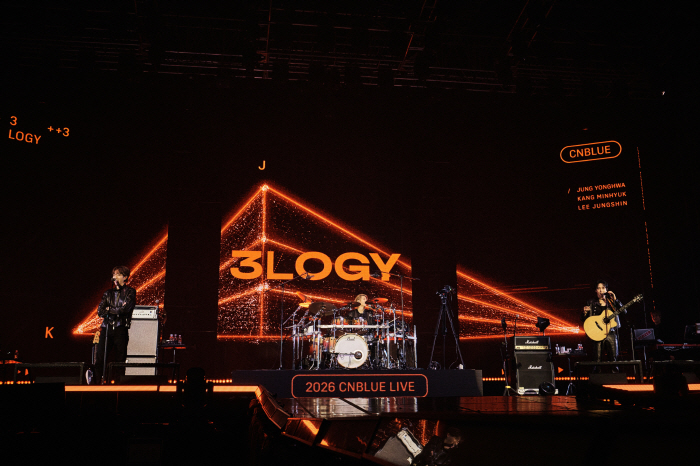 [SC현장]'외톨이야' 밴드, 이젠 '에브리바디'…씨엔블루 3시간 내내 뛰었다(종합)