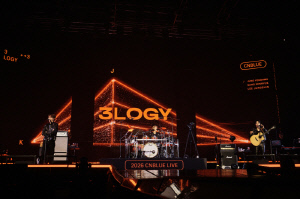 [SC현장]'외톨이야' 밴드, 이젠 '에브리바디'…씨엔블루 3시간 내내 뛰었다(종합)