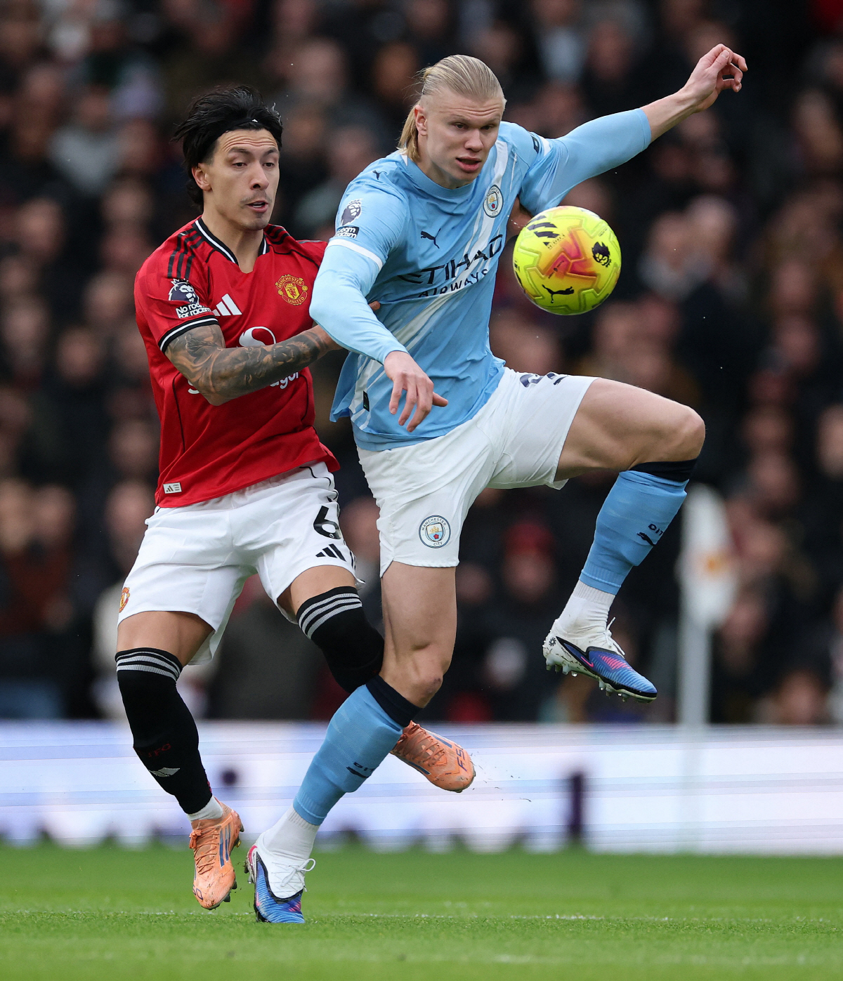 "스콜스 형님,얼굴 보고 직접 이야기하시죠" 수비력 비판속 홀란 지운 맨…