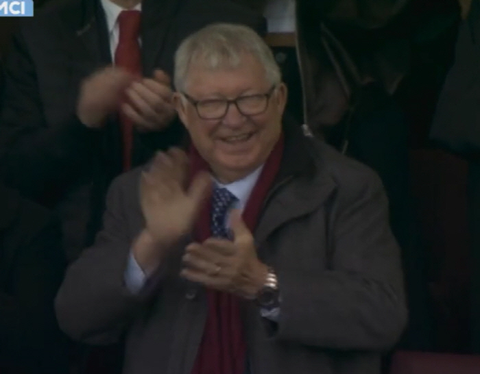 "스콜스 형님,얼굴 보고 직접 이야기하시죠" 수비력 비판속 홀란 지운 맨…