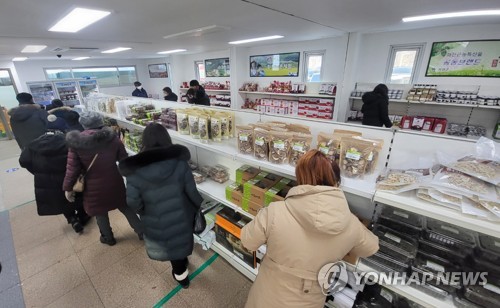 화천산천어축제 농특산물판매장 인기…9일간 3억2천만원 매출