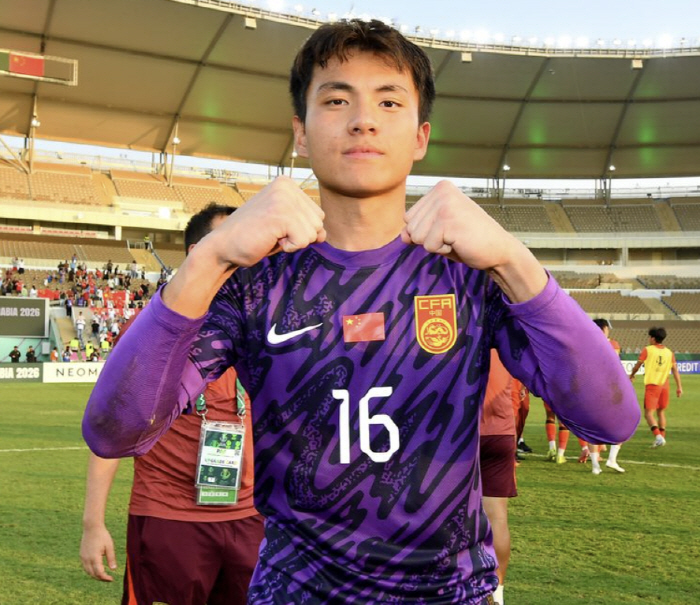 "한국에는 와장창 무너졌는데" 中 유망주 미친 자신감, "우즈벡 승부차기…