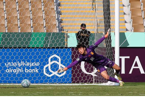 대충격! '中 골키퍼' 유럽 갑니다→"韓, 우즈벡보다 떨어지는 팀"…기고…