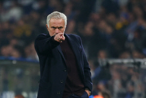 '이 냉담한 반응은 뭐지' 무리뉴, 레알 마드리드 복귀설 일축 