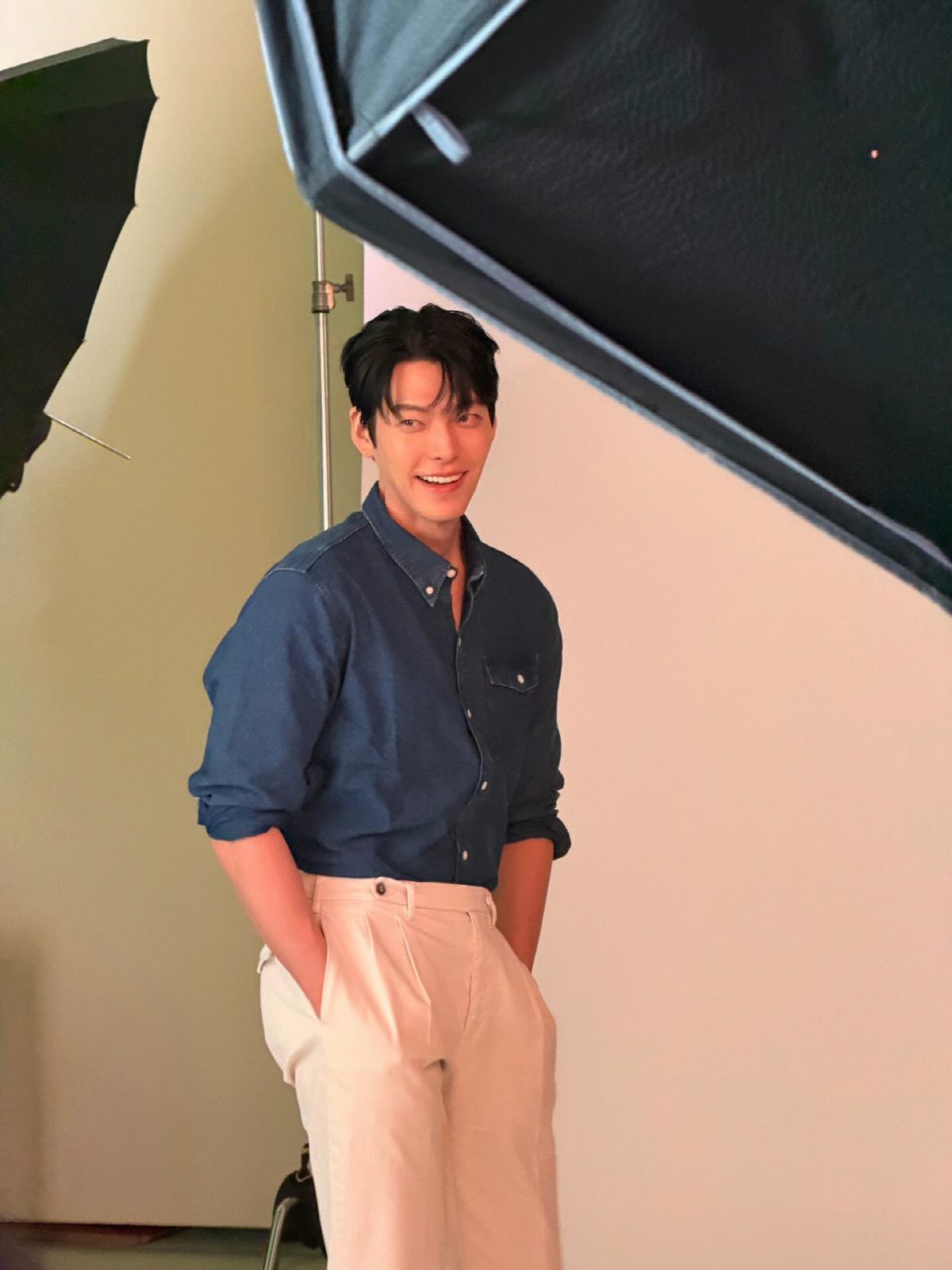 김우빈, '♥신민아'와 신혼여행 직후…벌써 '유부남' 바이브[SCin스타…