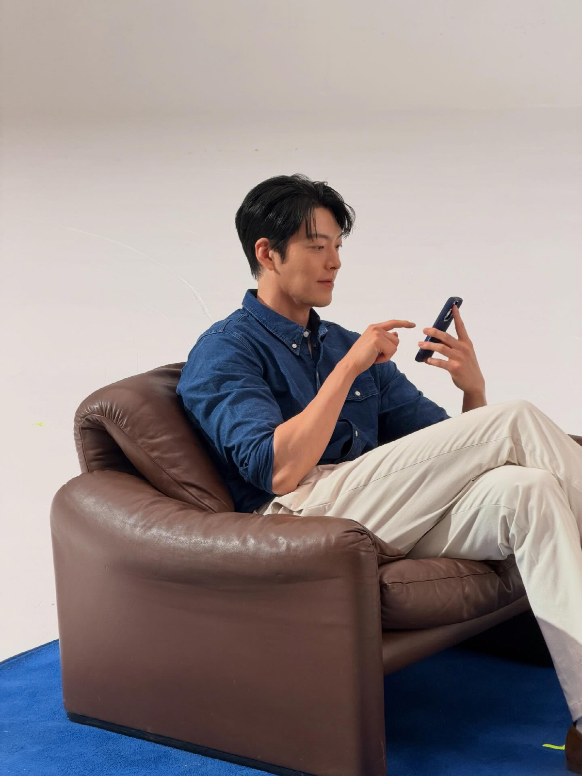 김우빈, '♥신민아'와 신혼여행 직후…벌써 '유부남' 바이브[SCin스타…