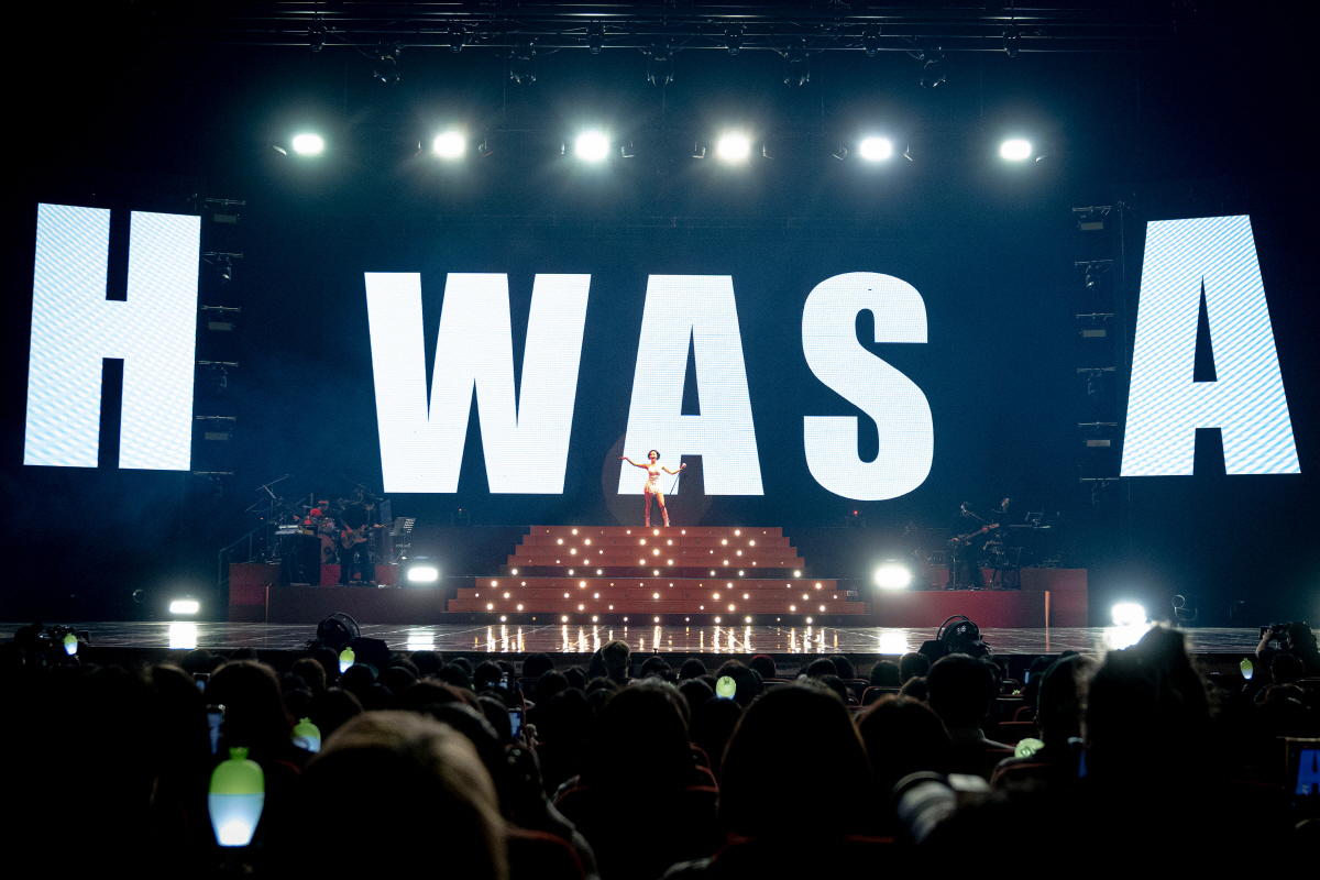 '굿 굿바이' 신드롬 정점…화사, 12년을 증명한 첫 단독 콘서트