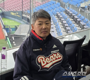 선수들은 피가 마르는데, 신임 감독은 잔인하게 웃고있다? 