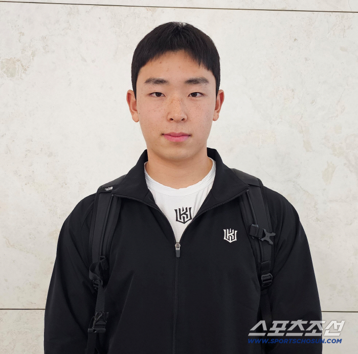 "기가 막히네!" 이대호가 극찬한 재능 → 차세대 유격수 정조준…19세 청춘의 꿈이 영근다 [인터뷰]