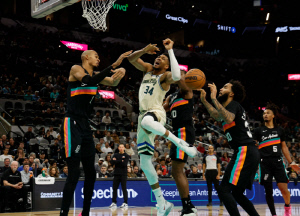 밀워키와 그리스 괴인 끝까지 간다! 밀워키 전력 보강 선언. 유력 영입 대상은 마이애미와 샬럿의 올스타급 포워드