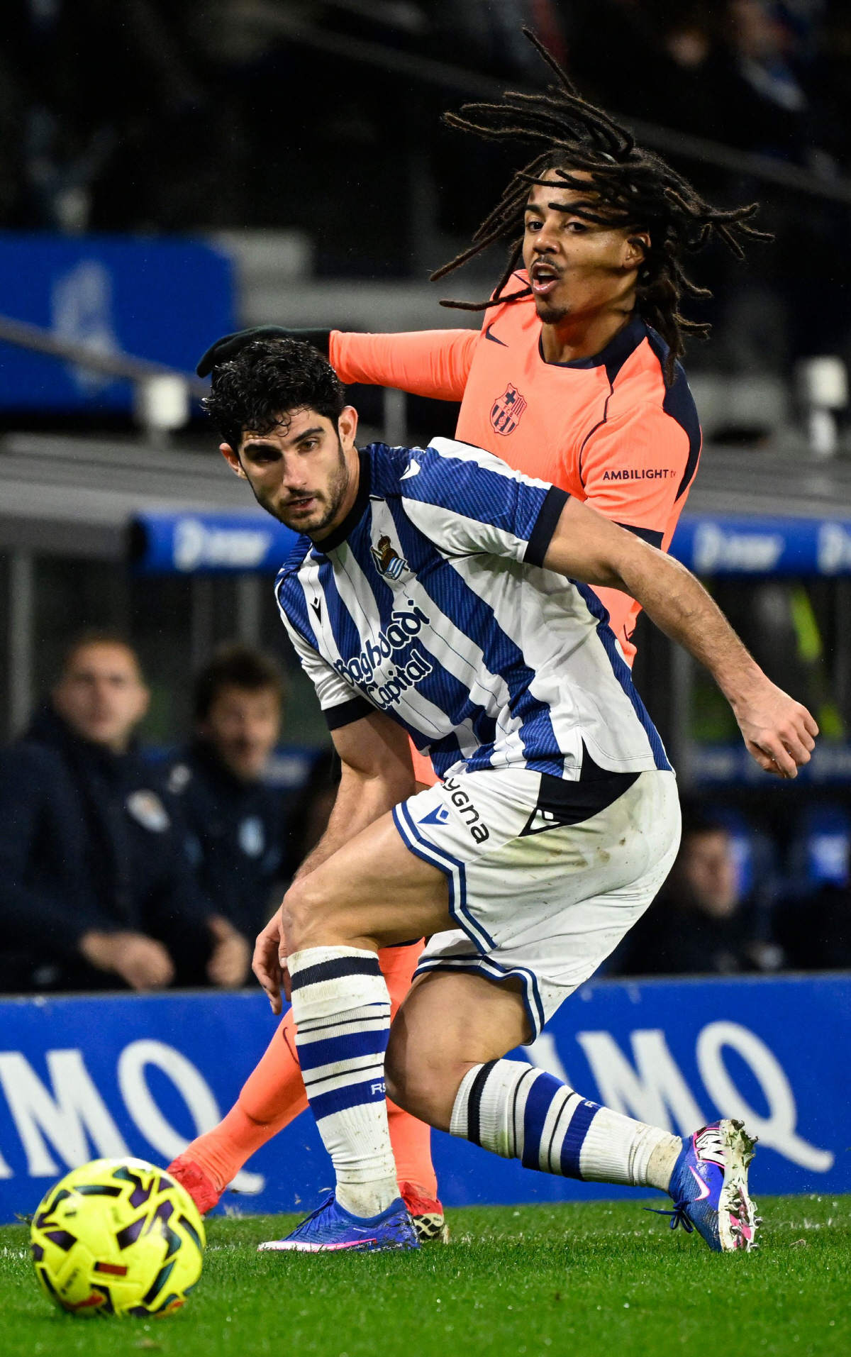 "걷지도 못하고 들 것에 실려 나왔다" 日 구보, 햄스트링 심각한 근육 …