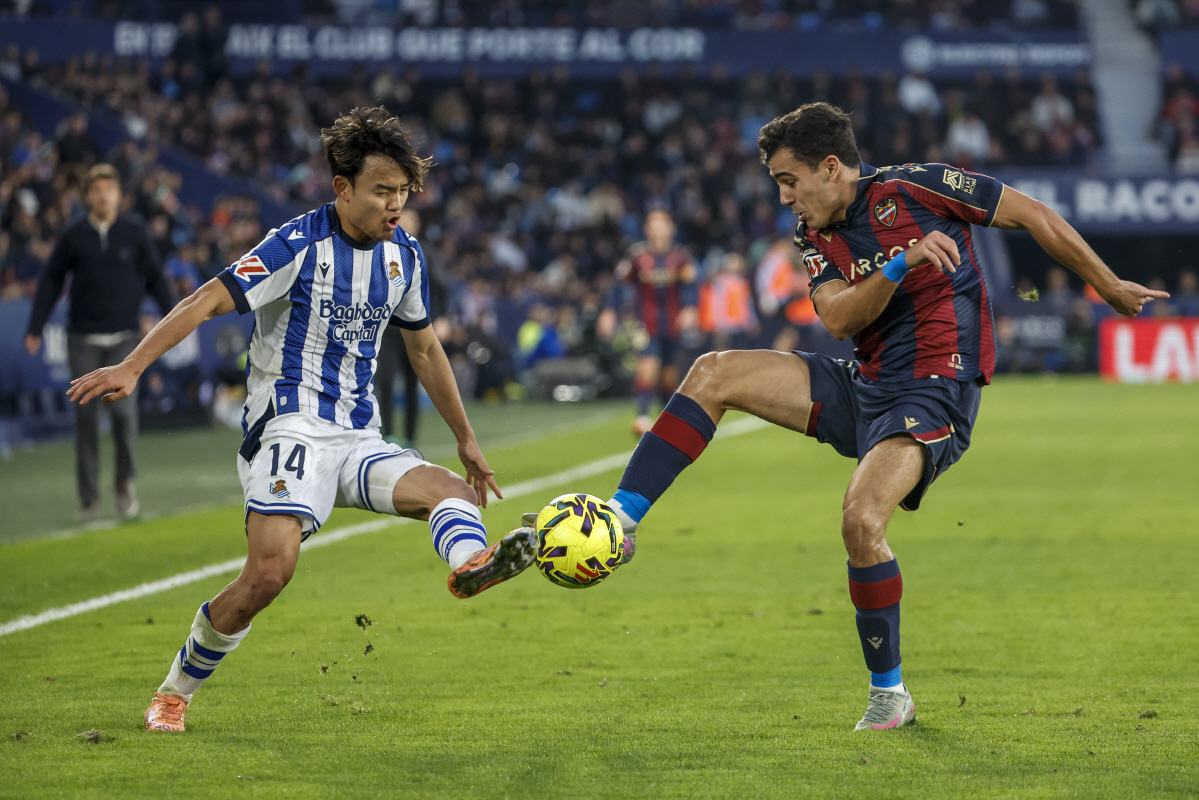 "걷지도 못하고 들 것에 실려 나왔다" 日 구보, 햄스트링 심각한 근육 …