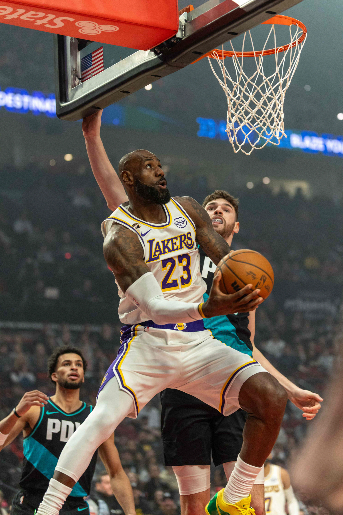 "형편없는 수비" 비판 작렬한 르브론 제임스 옹호론 등장했다. GS 레전…