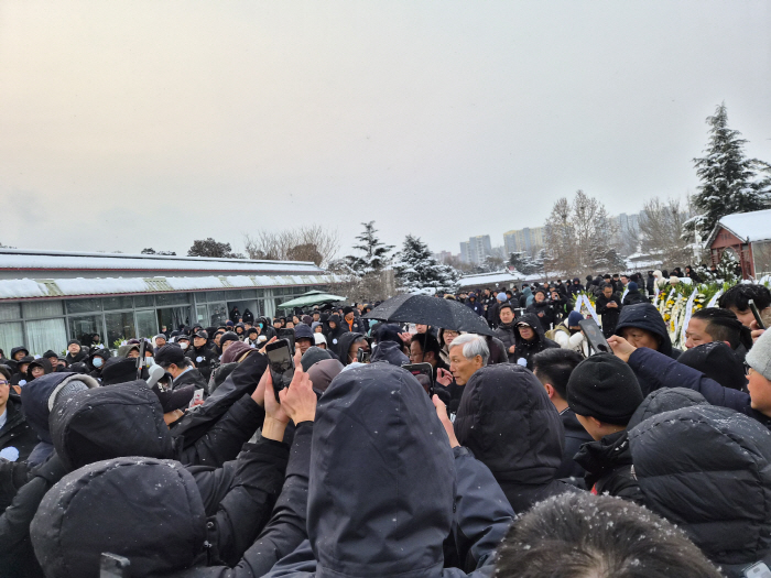 "친구야, 다음 세상에서 다시 바둑 한판 두자"…조훈현, '영원한 라이벌' 中 녜웨이핑 영결식 참석