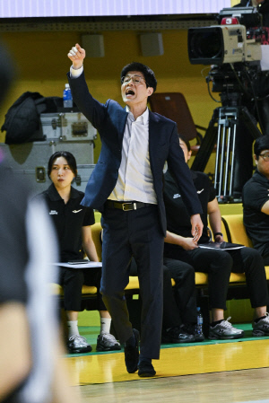 [현장인터뷰] 3연패 끊어낸 하상윤 삼성생명 감독, 