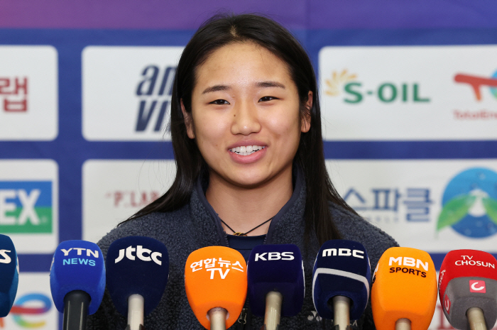 "경기 치를수록 회복" 세계 최강 안세영 2026년 金金 폭발…체력 한계 극복→'사상 첫' AG 2연패 도전 "좋은 성적 가져오고 싶다"