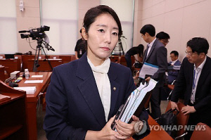 '1억원 공천헌금 의혹' 강선우 경찰 출석…의혹 제기 22일만