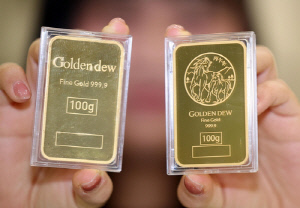 롯데백화점 대구·상인점서 '말의 해' 이색골드바 선보여