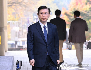 '尹비화폰 삭제' 박종준 첫 재판…