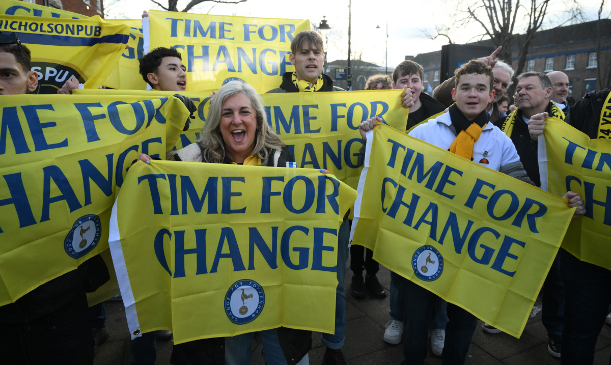 "휴~ 내일 아침은 아니다" 프랭크 감독, 일단 한숨은 돌렸다...英언론…