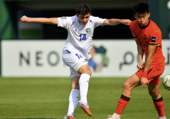 韓 상대 2-0 충격 승리, 베트남도 3-0 완파→일본도 놀란 '이변의 …