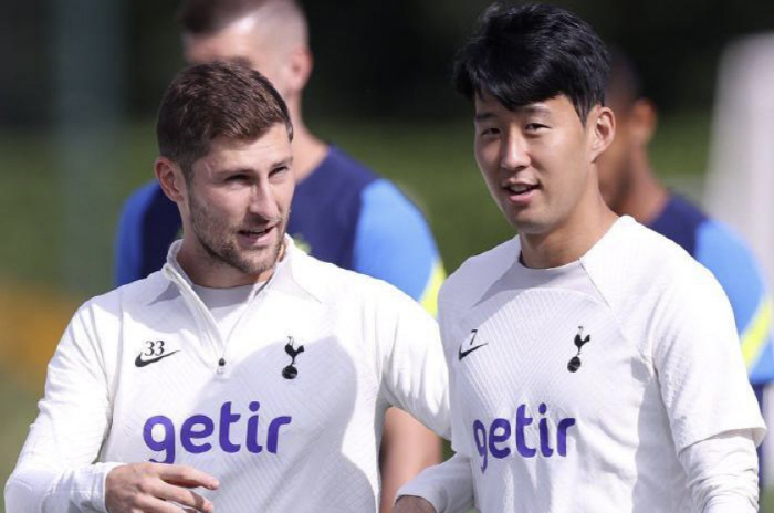 "손흥민 봤다면 얼굴 감쌌다" 산소호흡기 차고 겨우 경기장 OUT→"토트…