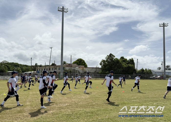 '이틀에 나눠 귀국' 플로리다 취소는 이해, KT 선수들은 왜 하루 늦게…